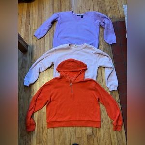 3 cropped sweatshirts for 15$ ,Izod and Gap ,stains free and in good condition